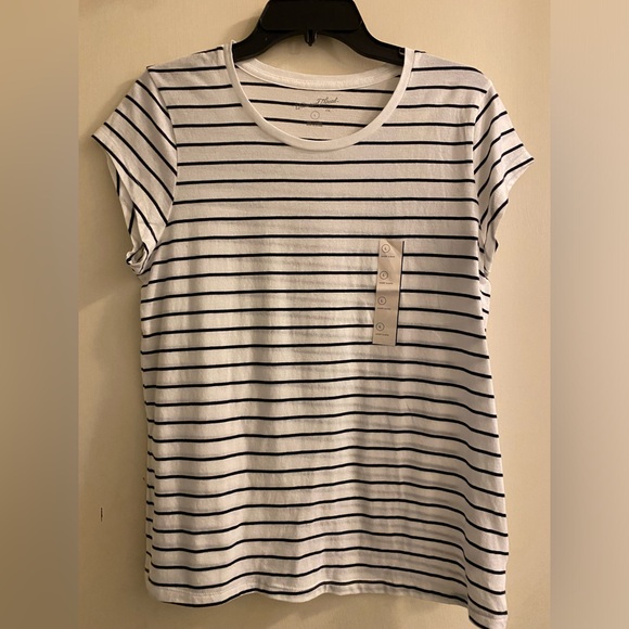 Universal Thread Tops - 🟢 Clearance- NWT Universal Tread ladies top size L •